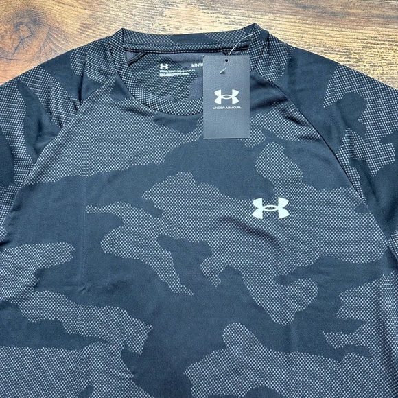 UA Men’s Top - Picture 2 of 2